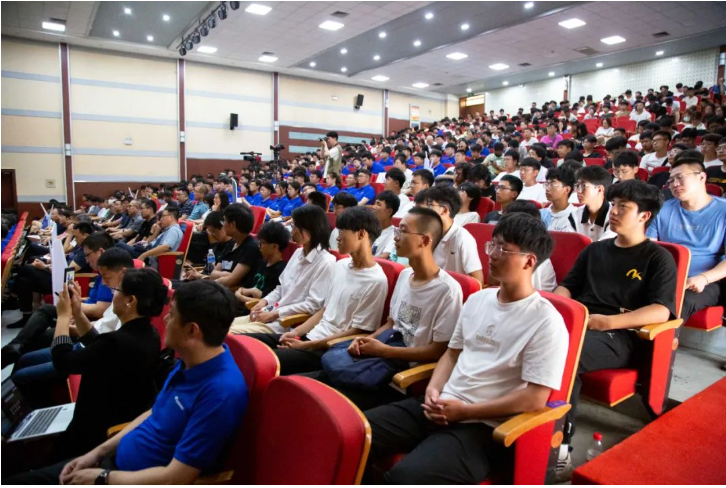“秦皇岛新能源人才启航”培训近日在燕山大学正式启动，由风能企业金风科技承办